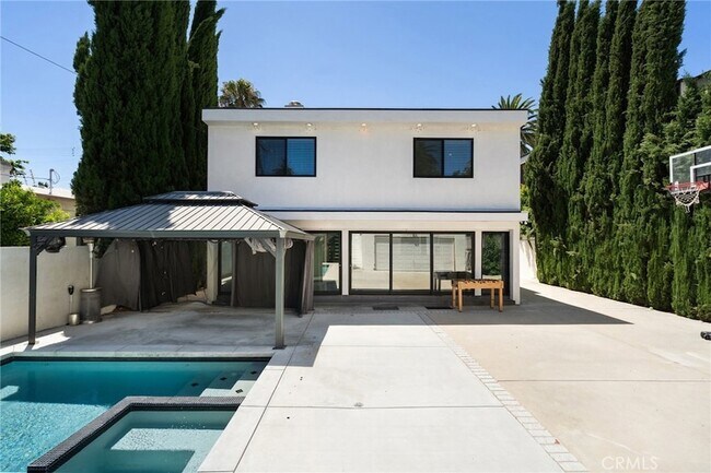 Building Photo - 4630 Cedros Ave