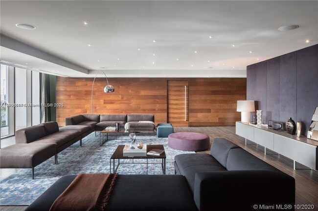 Building Photo - 88 SW 7th St