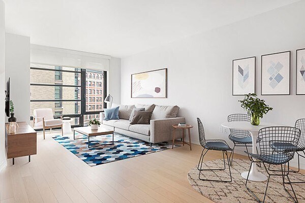 Primary Photo - 580 Washington St