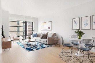 Building Photo - 580 Washington St