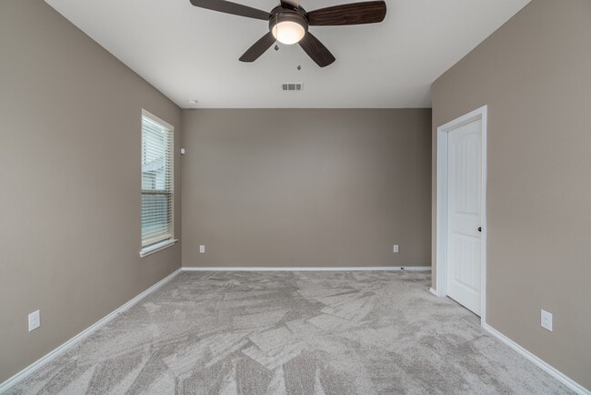 Building Photo - 120 Kat Garnet Dr