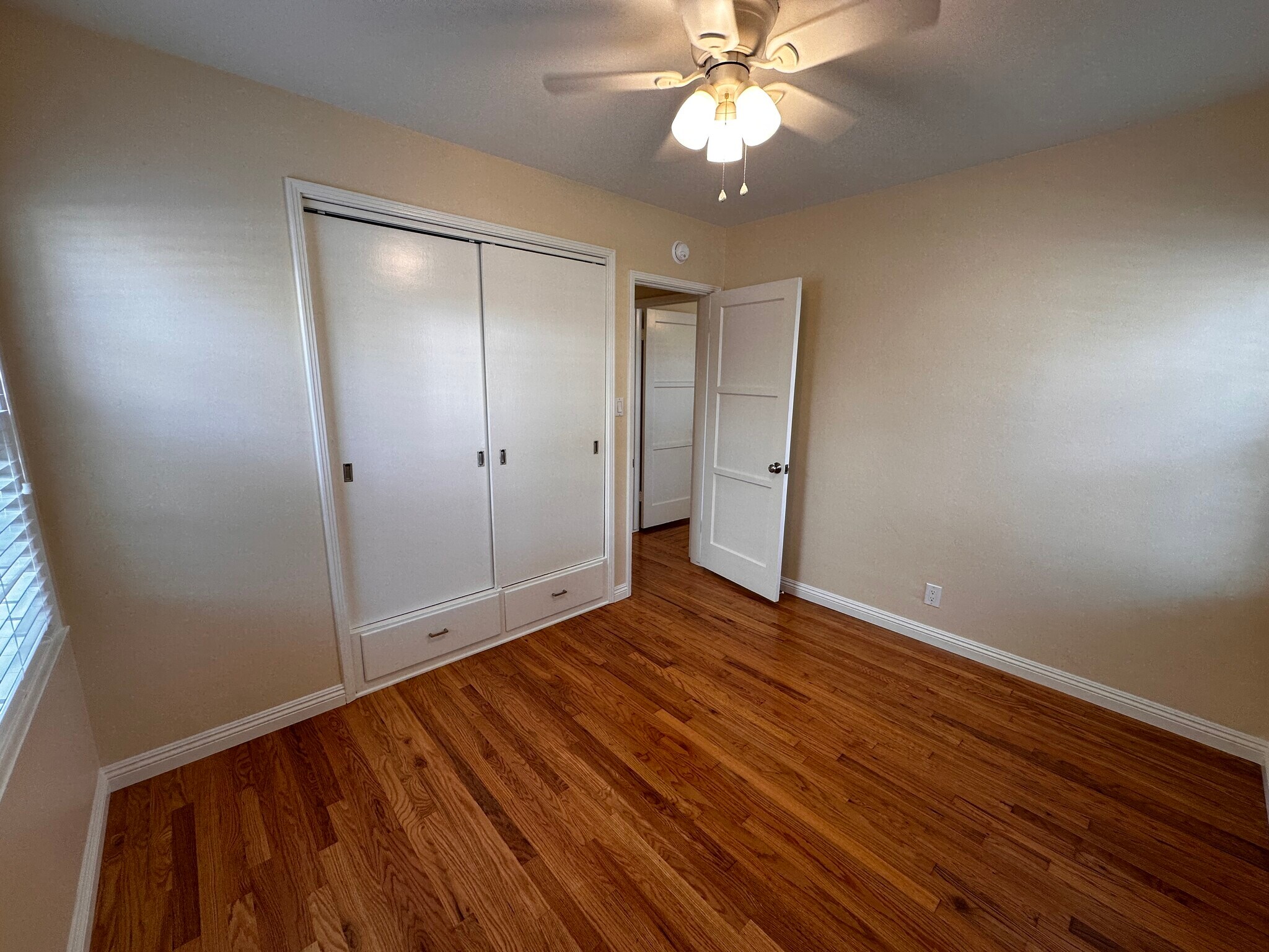 Building Photo - 5818 E Scrivener St