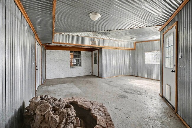 Building Photo - 5001 Glenhaven Dr