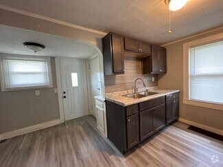Building Photo - 2-Bedroom, 1-Bathroom Home with Basement &...