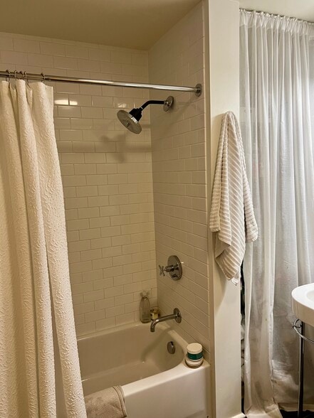 Bathroom Shower/Bath - 1400 NW Irving St