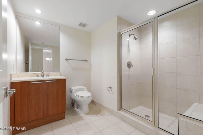 Building Photo - 231 Riverside Dr