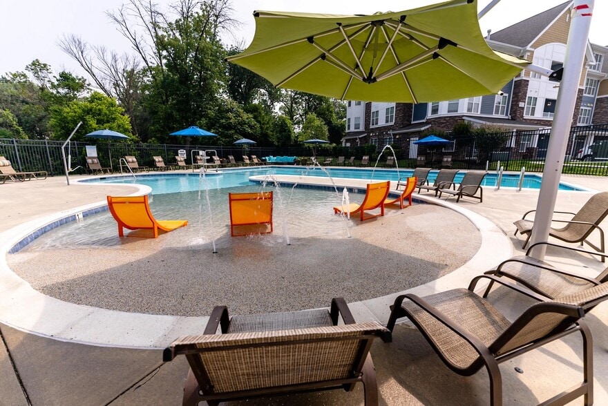 Building Photo - 909 Mansion Dr