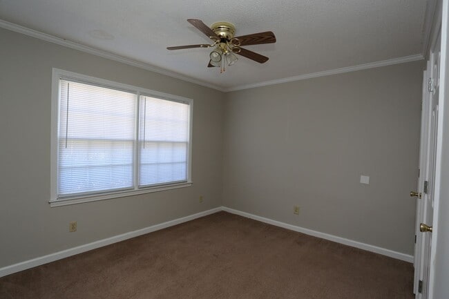 Building Photo - 3 Bedroom at Countryside
