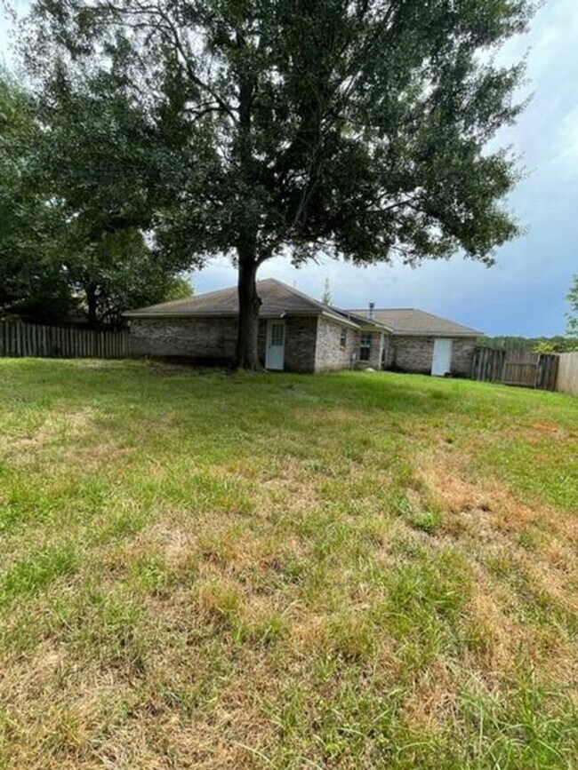 Building Photo - Spacious 4-Bedroom Home in Ocean Springs S...
