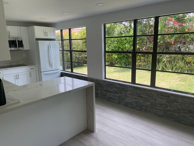 Building Photo - 53 Alcantarra Ave