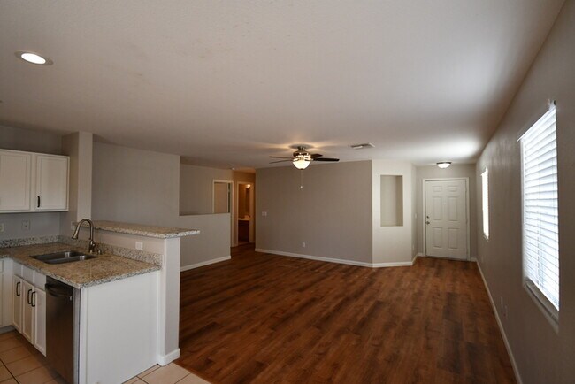 Building Photo - 3 Bed 2 Bath Single Level Home in Johnson Ranch! $1800 per month Plus fees