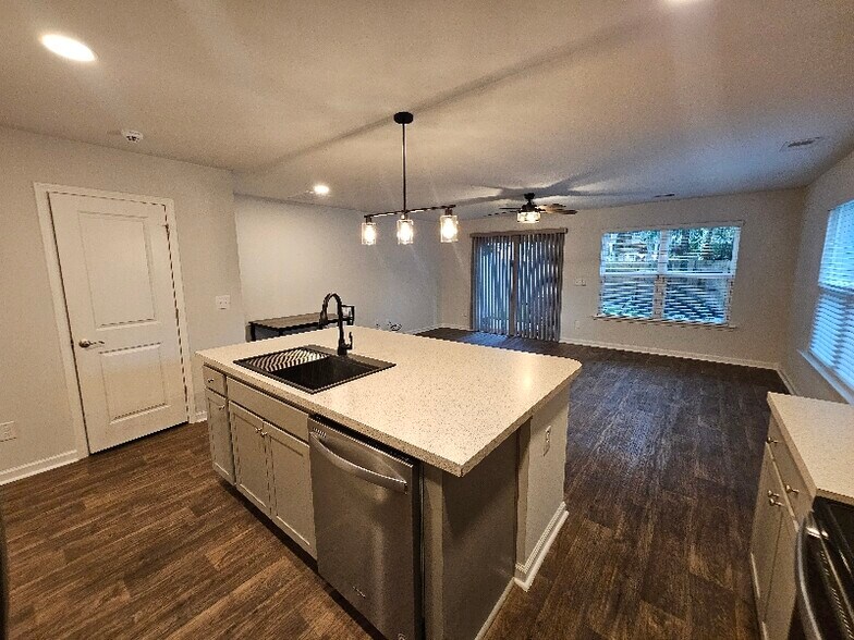 Building Photo - 4599 Palm View Cir