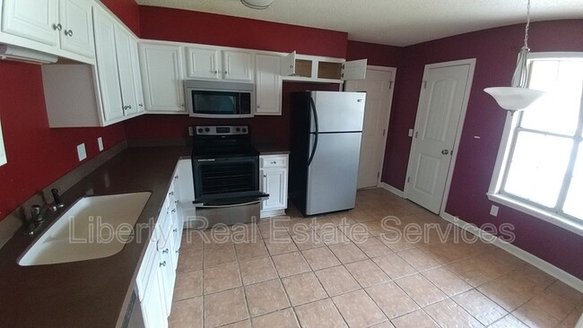 Building Photo - 806 Malibu Dr