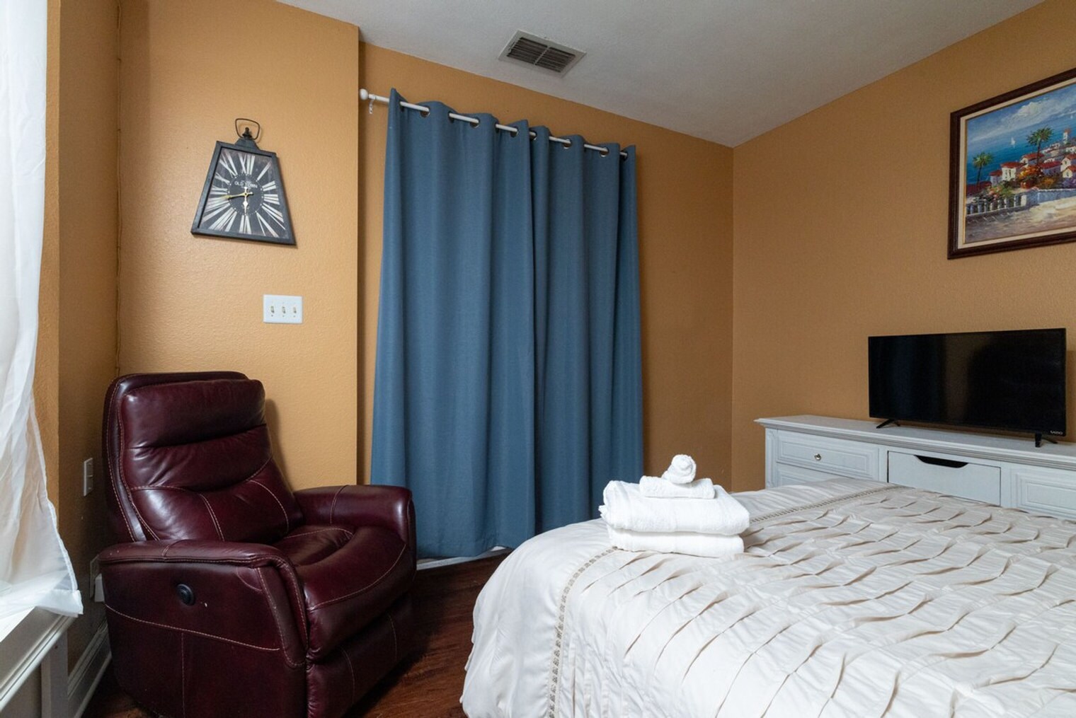 Building Photo - 3032 Marigold Dr