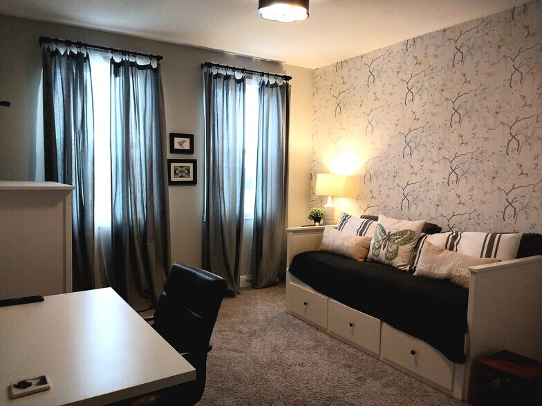 Building Photo - 5531 Native Henna Ct