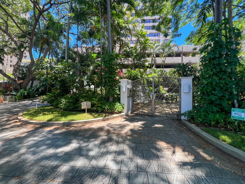 Building Photo - 343 Hobron Ln