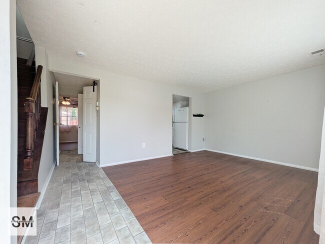 Building Photo - 14505 Farmcrest Pl