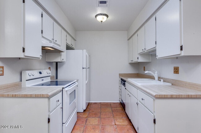 Building Photo - 195 N Cottonwood St