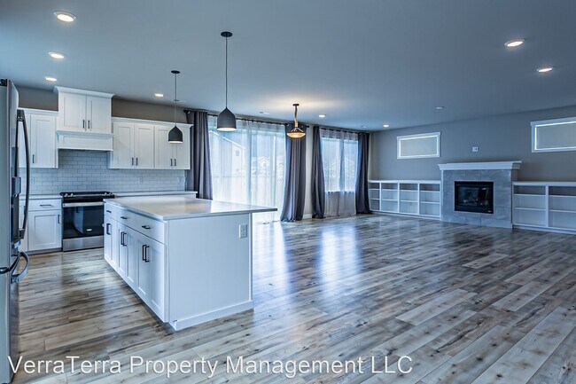 Building Photo - 4 br, 3 bath House - 6806 165th St Ct E