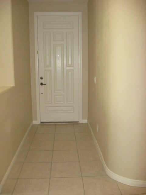 Building Photo - Beautiful, Spacious Four Bedroom + Loft Home in Gated Community!