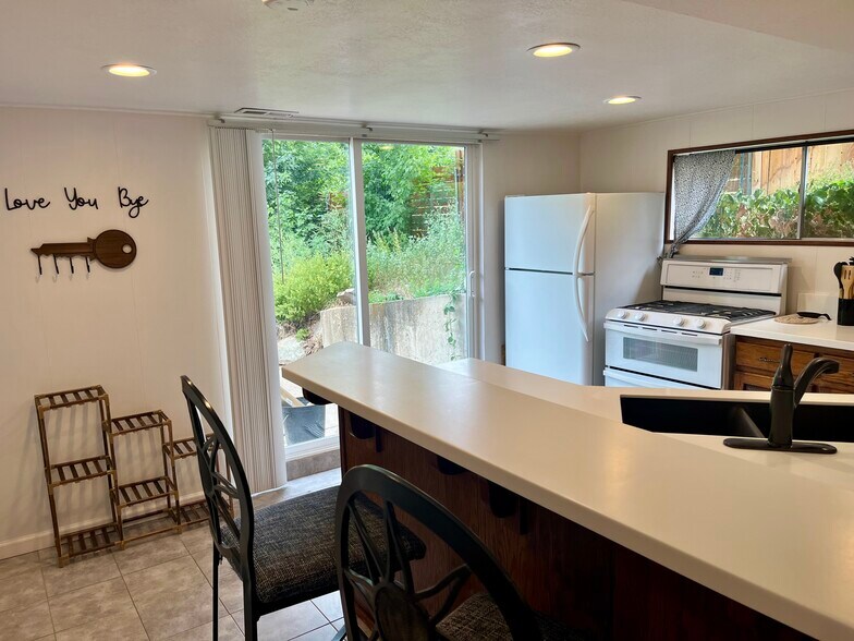 Primary Photo - 979 Manchester Rd