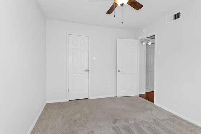 Building Photo - 12100 Melville Dr