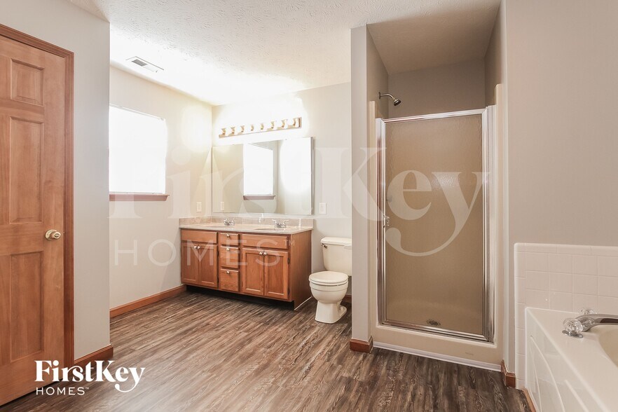 Building Photo - 1117 Central Park Blvd N