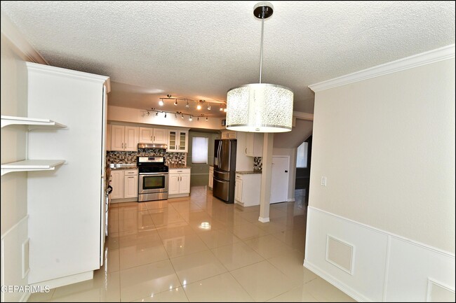 Building Photo - 529 Castlerock Ln