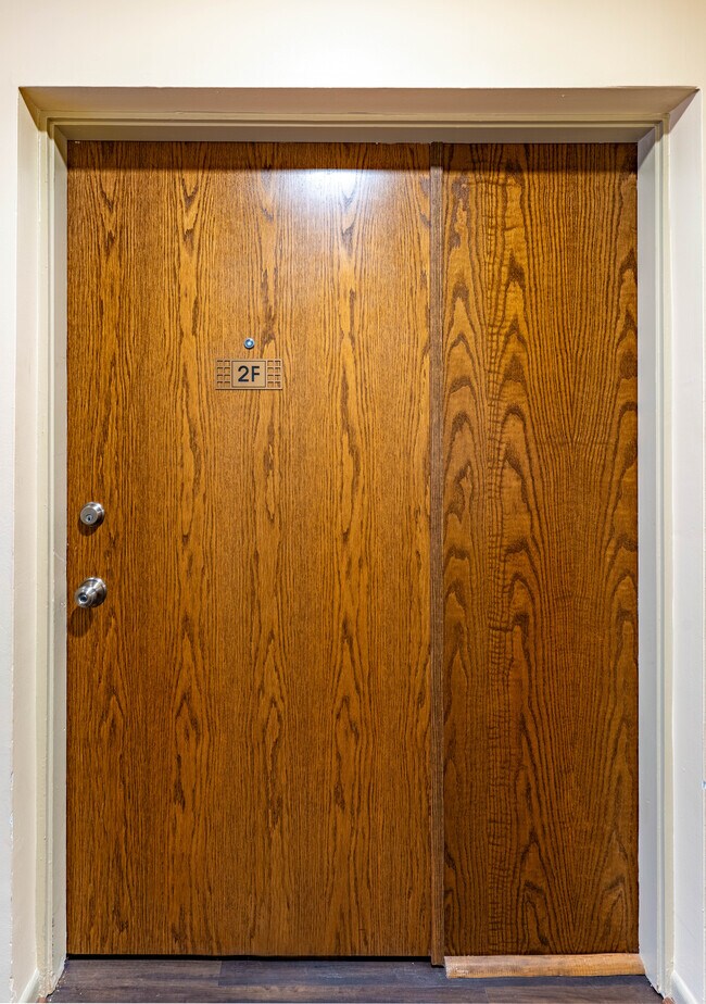 Building Photo - 5950 Oakwood Dr