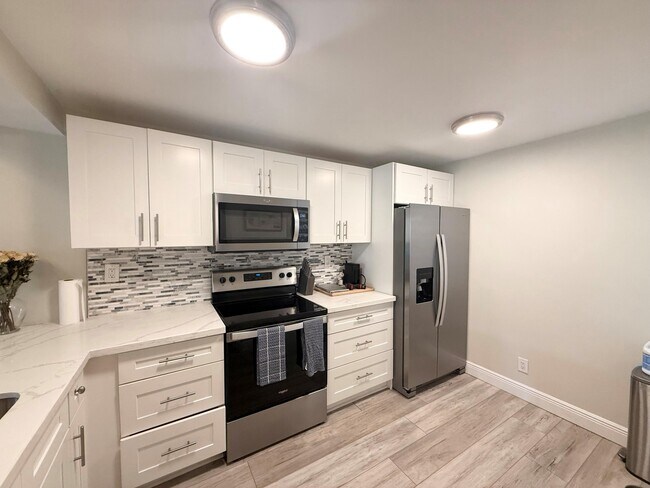 Building Photo - 11 Royal Palm Way
