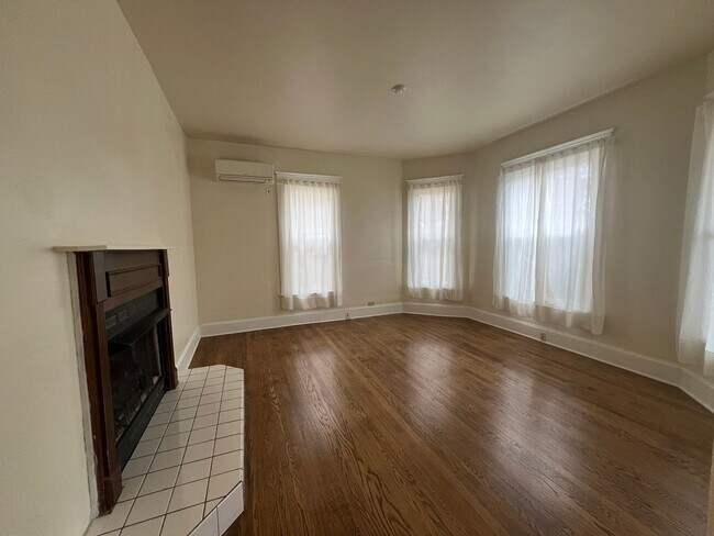 Building Photo - 3 bed and 2 bath house in downtown Johnson City