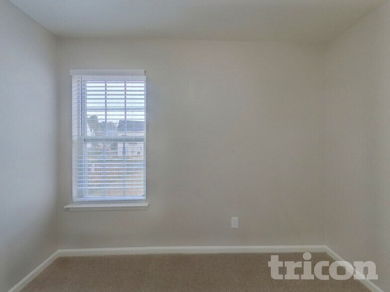 Building Photo - 7117 Roaming Path Ct