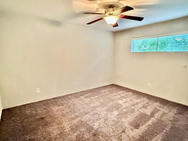 Building Photo - 918 Heights Blvd