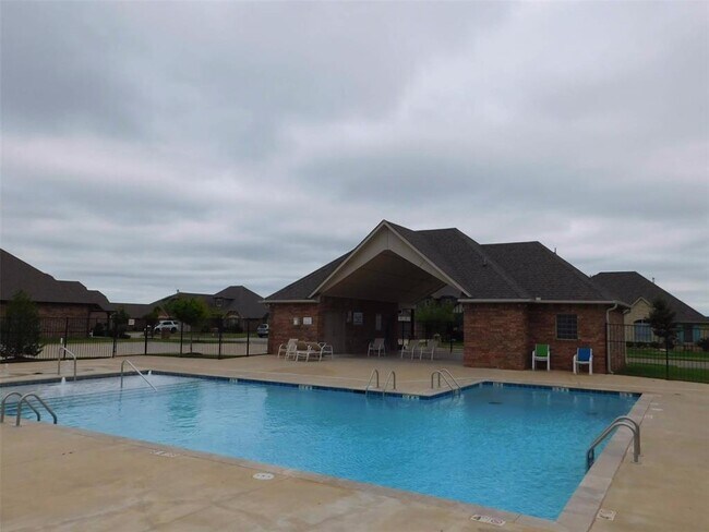 Building Photo - 13604 Gentry Dr