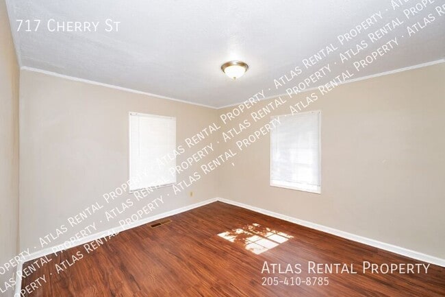 Building Photo - 717 Cherry St