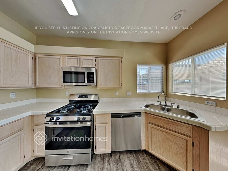 Building Photo - 2537 Parker James Ave