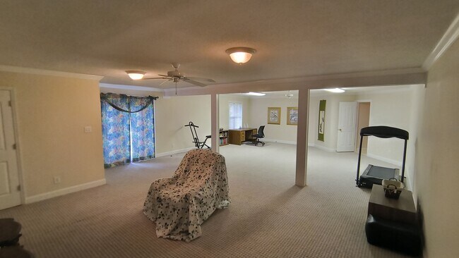 Building Photo - 423 Brightwood Dr