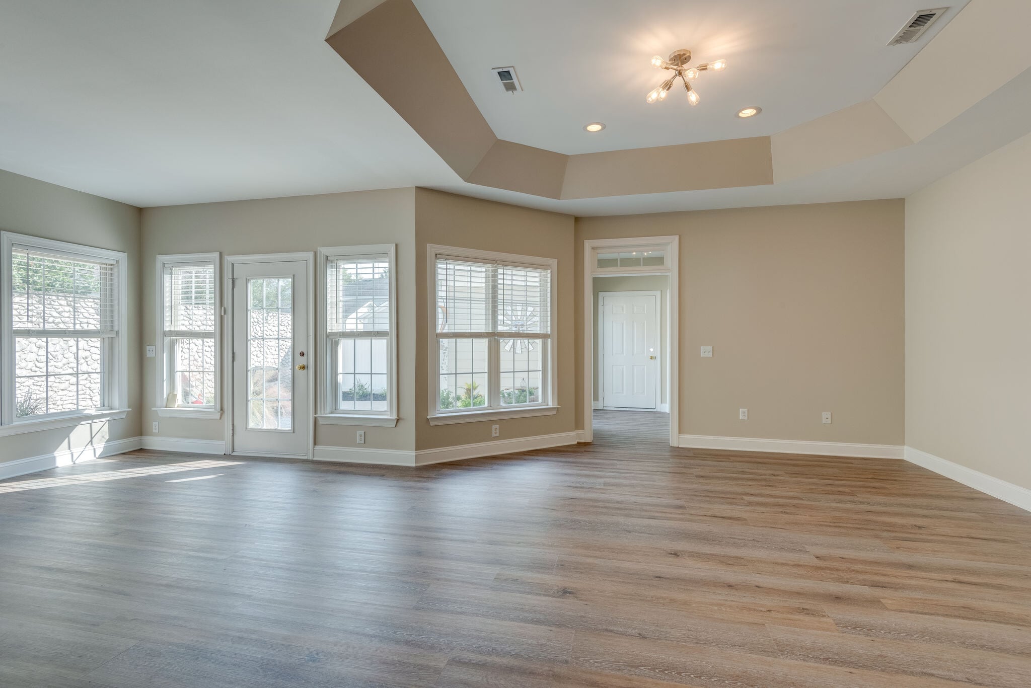 Building Photo - 618 Springlake Dr