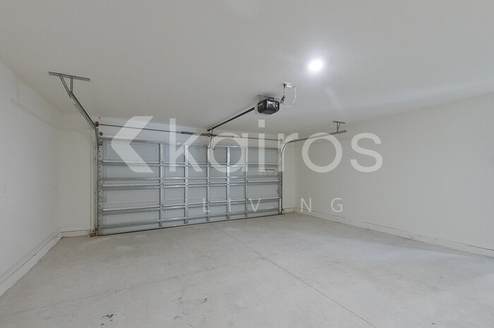 Building Photo - 4459 SW 85 Ln