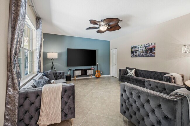 Building Photo - 10652 Ivanhoe Ln