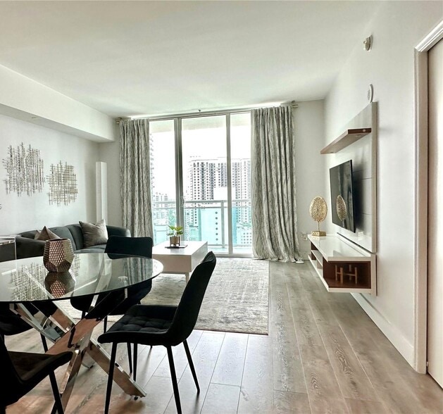 Primary Photo - 951 Brickell Ave
