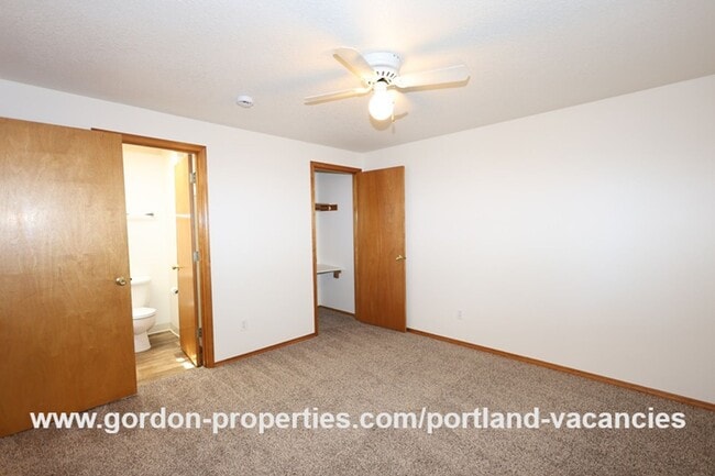 Building Photo - SE Schiller St - ranch style 3 bedroom home