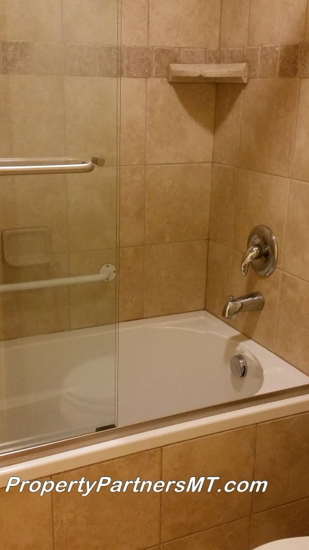 Building Photo - **Need more garage?** 3 Bed 2 Bath house