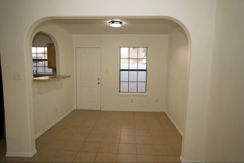 Building Photo - 746 Sonesta Dr