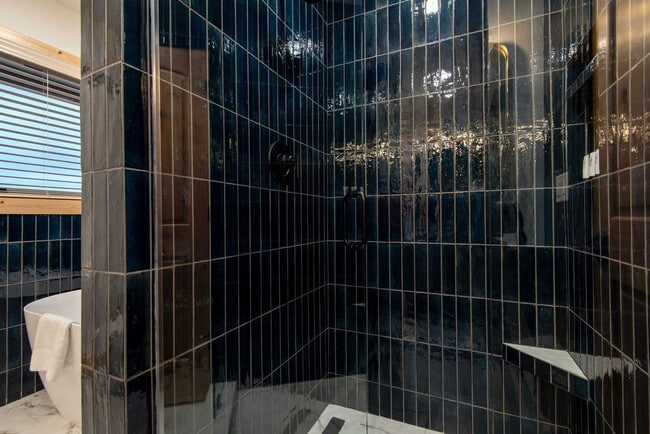 Building Photo - 4535 Roxanne St