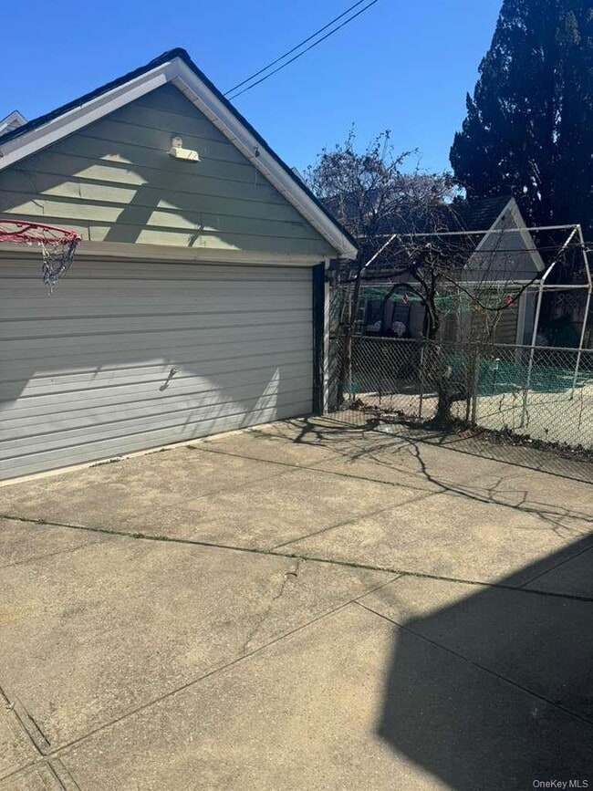 Building Photo - 88-11 185th St