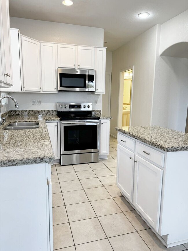 Building Photo - ABSOLUTELY STUNNING 4BR 2.5BA, OVER 2100SQFT, COMMUNITY POOL, CHANDLER