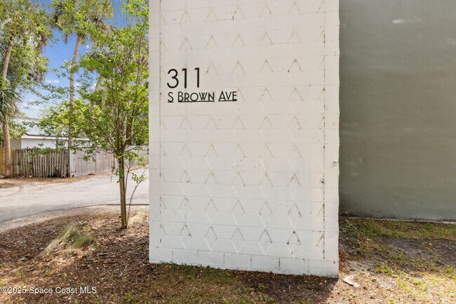 Building Photo - 311 S Brown Ave