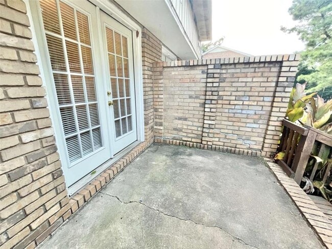 Building Photo - 100 Chalfont Dr