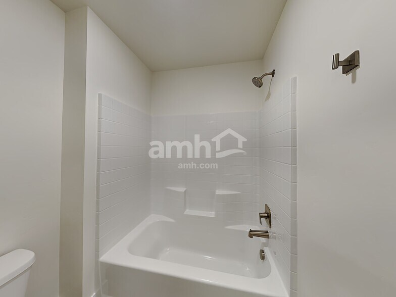 Building Photo - 9366 Wabash St